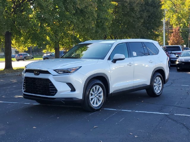 New 2026 Toyota Grand Highlander XLE FWD image 2