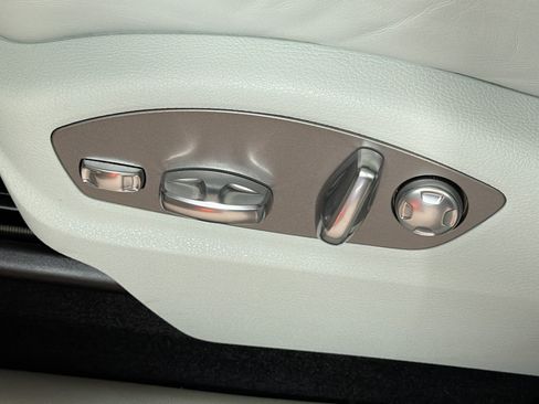 Certified 2026 Porsche Macan AWD/4WD image 25