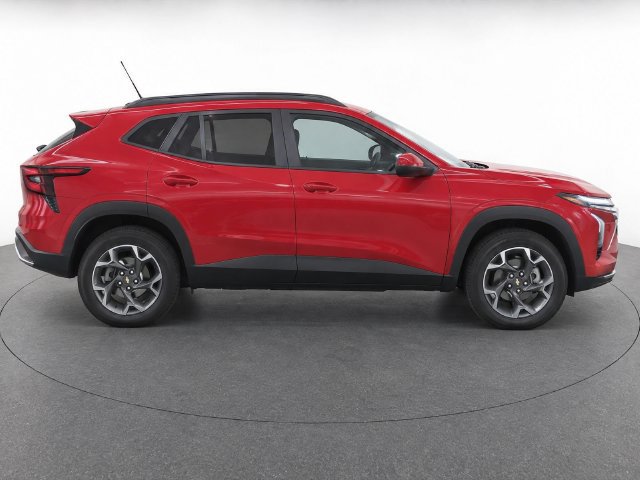 Used 2026 Chevrolet Trax LT w/ Driver Confidence Package FWD image 4