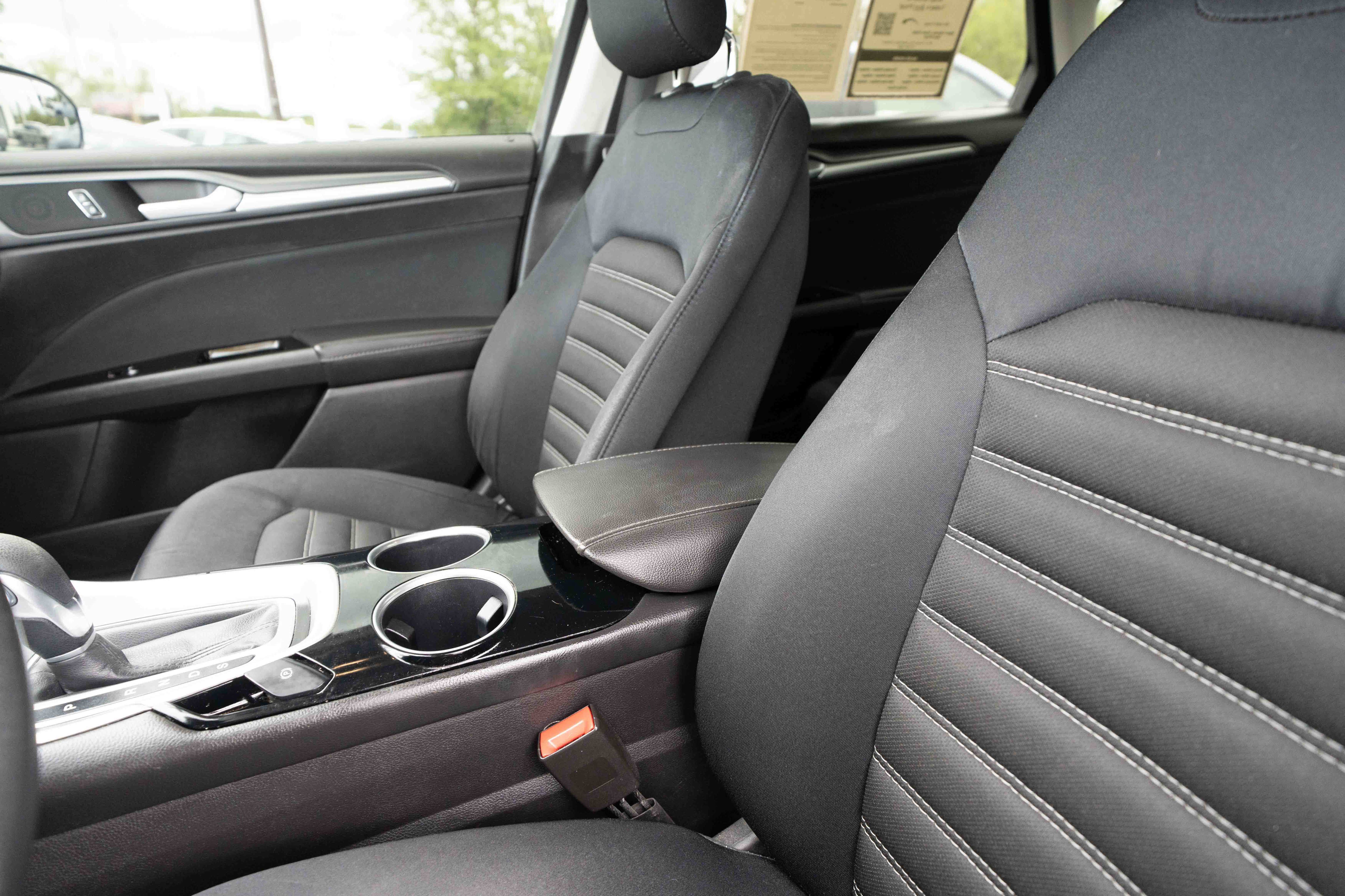 Used 2014 Ford Fusion SE FWD image 10