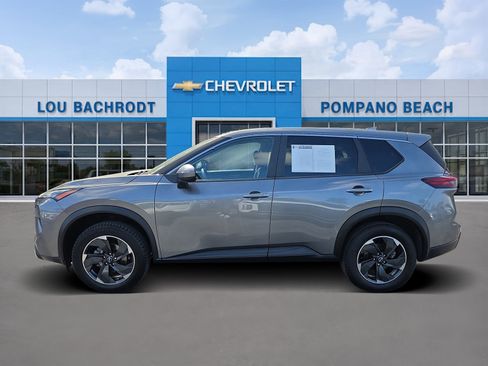 Used 2024 Nissan Rogue SV image 4