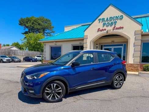 Used 2020 Nissan Kicks SR w/ SR Premium Package FWD image 3