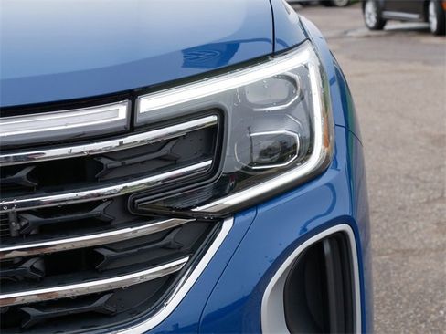 Certified 2025 Volkswagen Atlas SE image 10