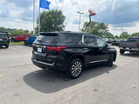 Used 2023 Chevrolet Traverse Premier AWD/4WD image 3