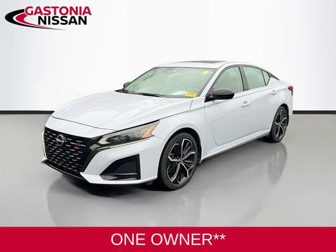 Used 2024 Nissan Altima 2.5 SR w/ SR Premium Package image 3