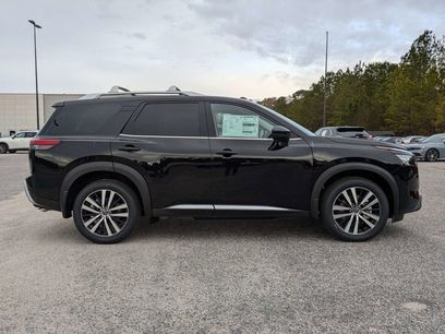 New 2025 Nissan Pathfinder Platinum w/ Cargo Package