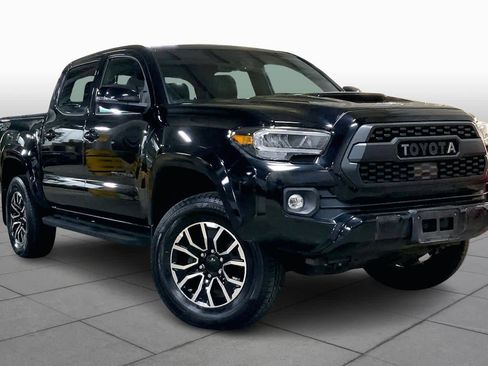 Used 2020 Toyota Tacoma TRD Sport image 2