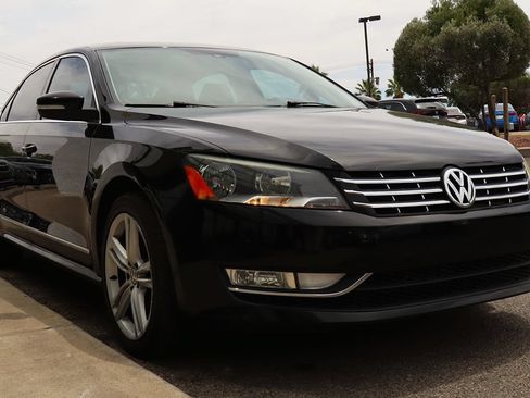 Used 2015 Volkswagen Passat TDI SEL Premium FWD image 18