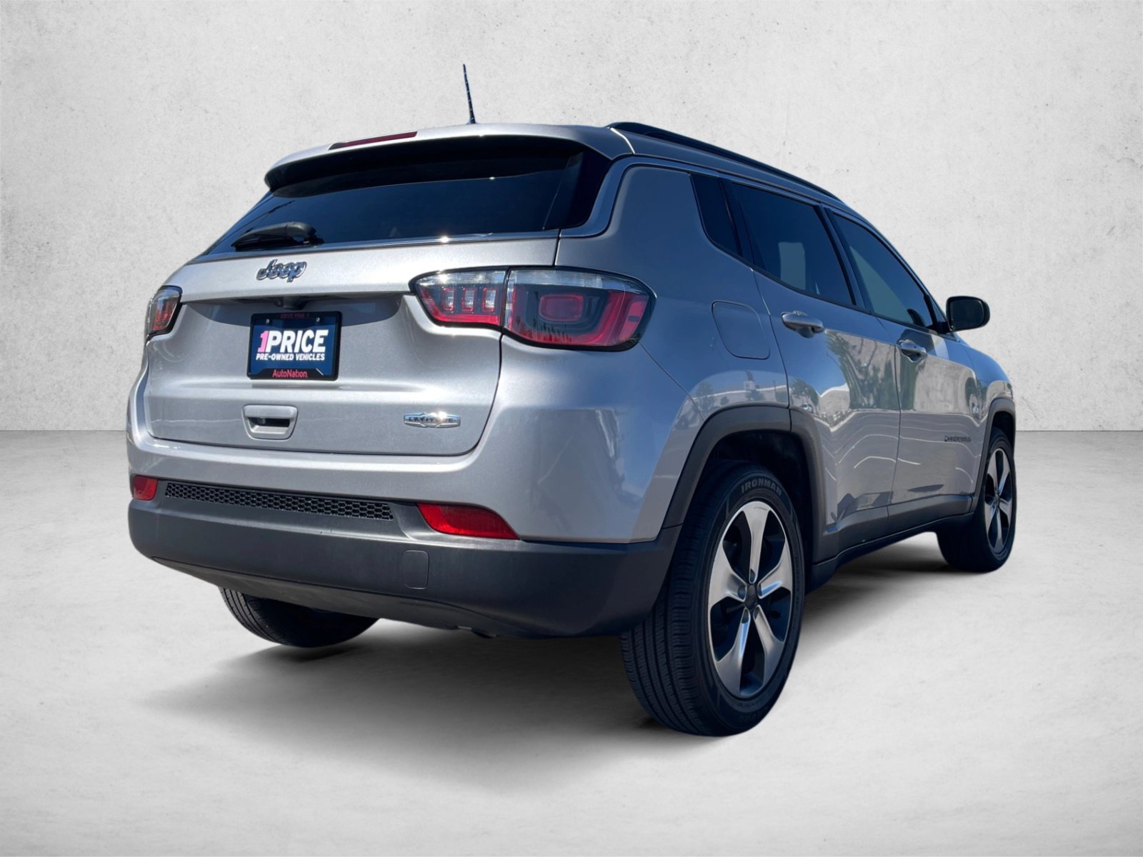 Used 2017 Jeep Compass Latitude w/ Popular Equipment Group FWD image 5