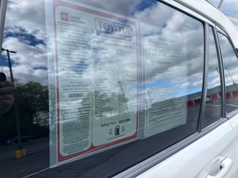 Certified 2023 Toyota RAV4 LE AWD/4WD image 26