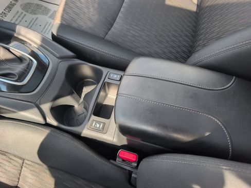 Used 2017 Nissan Rogue SV AWD/4WD image 18