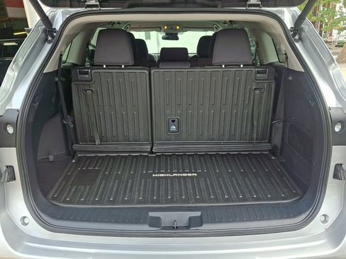 Certified 2025 Toyota Highlander LE AWD/4WD image 28