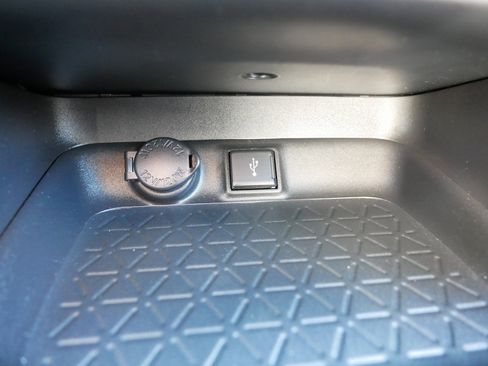 Used 2021 Toyota RAV4 XLE Premium image 33