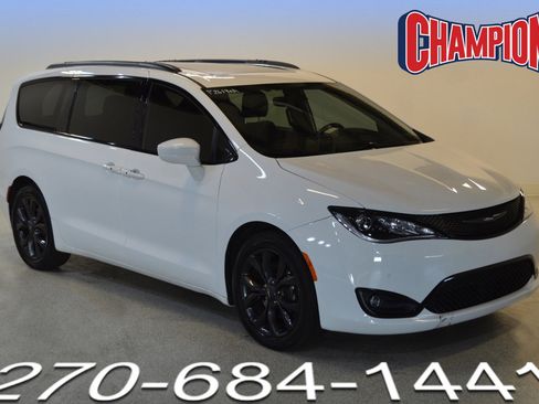 Used 2019 Chrysler Pacifica Touring-L Plus w/ S Appearance Package image 1
