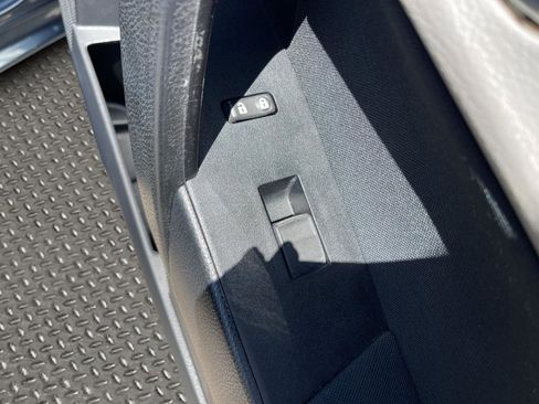 Used 2015 Toyota Corolla LE FWD image 23