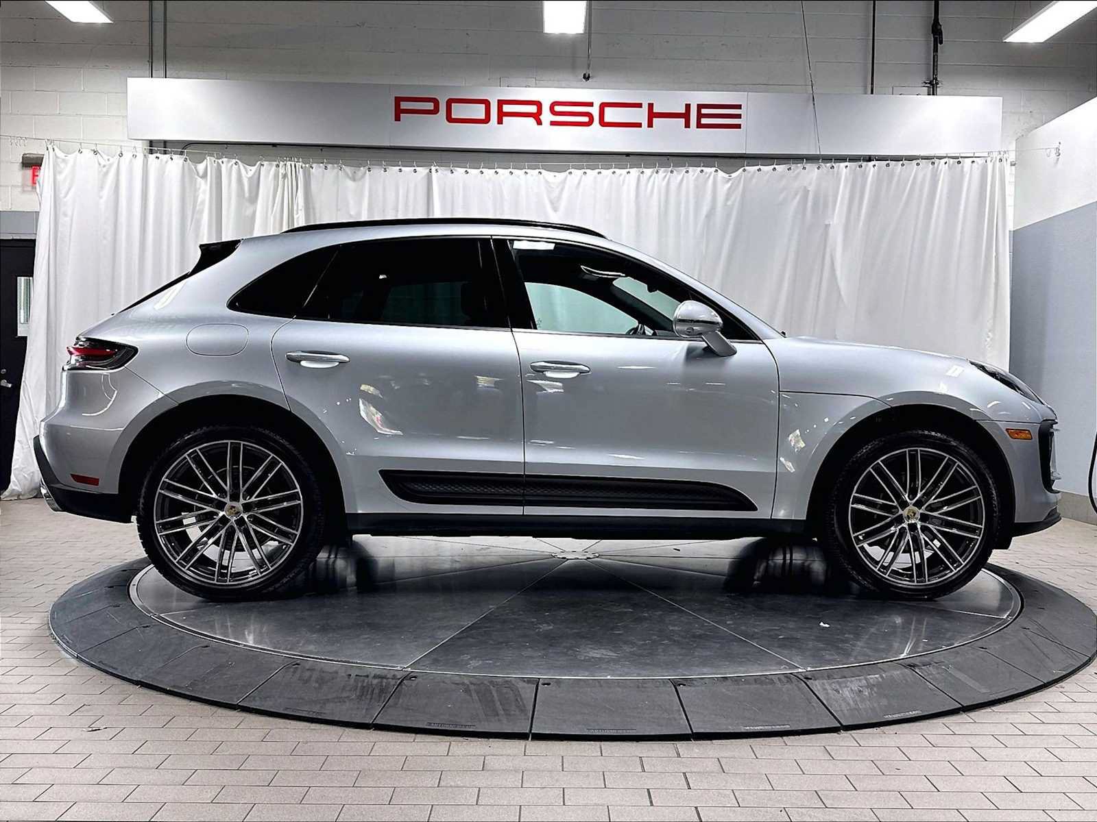 Used 2026 Porsche Macan AWD/4WD image 11