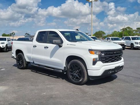 Used 2025 Chevrolet Silverado 1500 Custom image 8