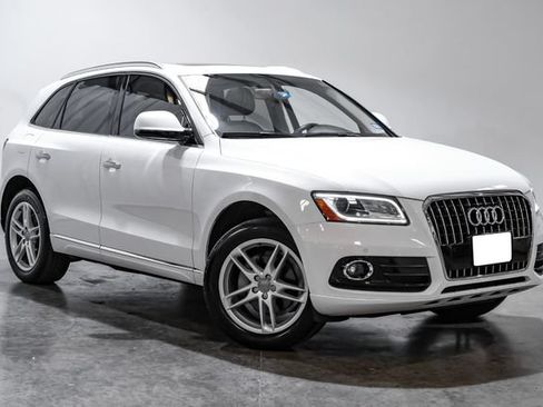 Used 2017 Audi Q5 2.0T Premium Plus w/ Technology Package AWD/4WD image 8