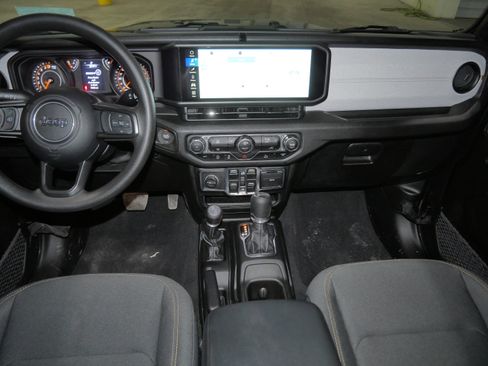 Used 2025 Jeep Gladiator Sport image 10