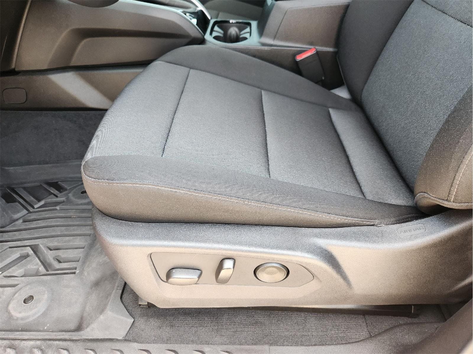 Used 2025 Chevrolet Colorado W/T w/ WT Custom Package RWD image 23