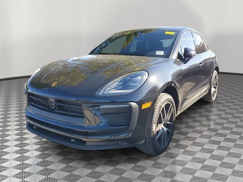 Used 2024 Porsche Macan image 3