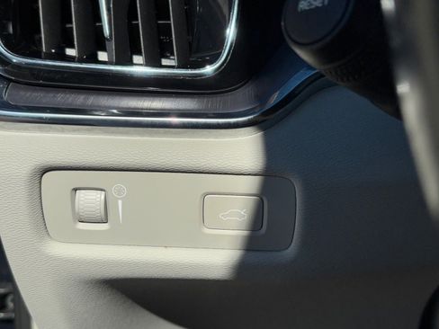 Used 2020 Volvo S60 T6 Momentum image 28