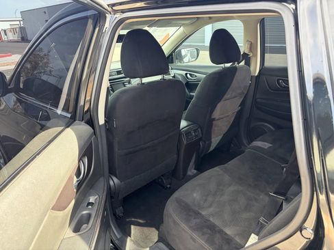 Used 2016 Nissan Rogue S image 4