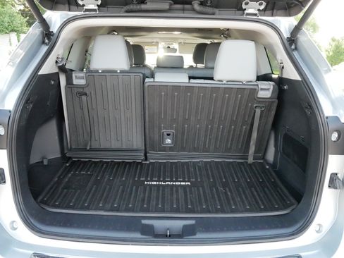 Certified 2025 Toyota Highlander XLE AWD/4WD image 18