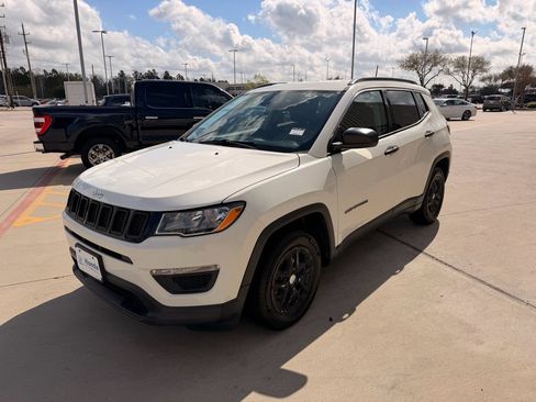 Used 2019 Jeep Compass Sport image 4