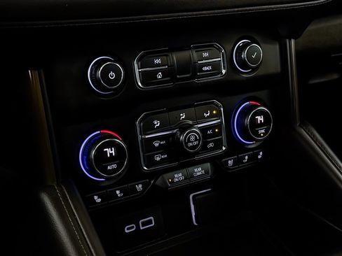 Used 2021 Chevrolet Suburban High Country w/ Premium Package image 45