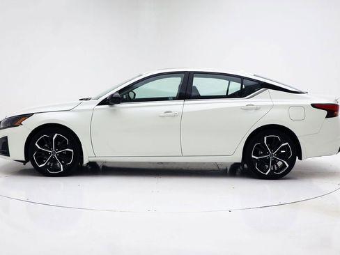 Used 2023 Nissan Altima 2.5 SR w/ SR Premium Package image 7