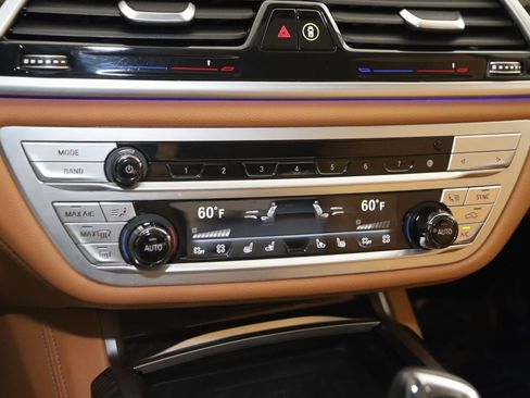 Used 2022 BMW 750i xDrive w/ Luxury Rear Seating Package image 41