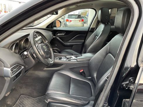 Used 2018 Jaguar F-PACE image 11