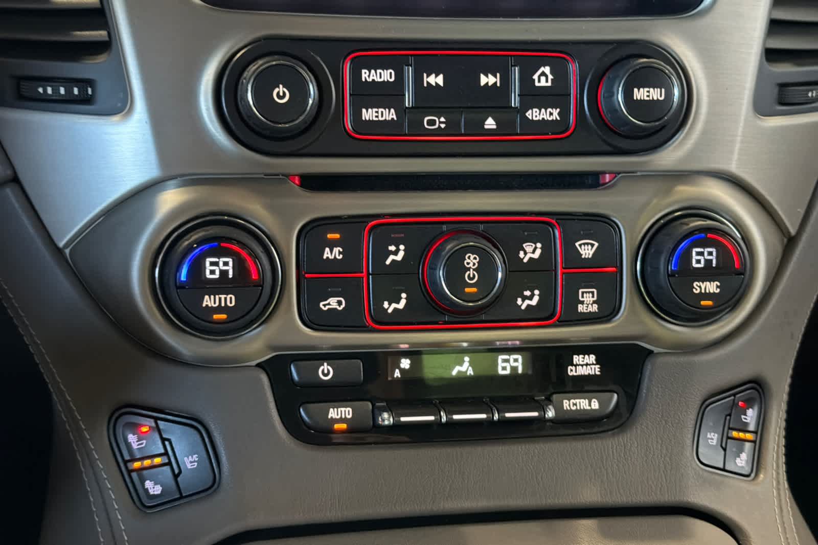 Used 2015 GMC Yukon Denali w/ Premium Package AWD/4WD image 24