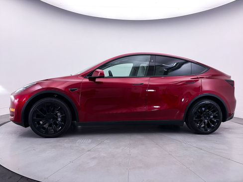 Used 2024 Tesla Model Y 2WD image 13