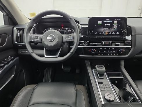 Used 2024 Nissan Pathfinder SL AWD/4WD image 16