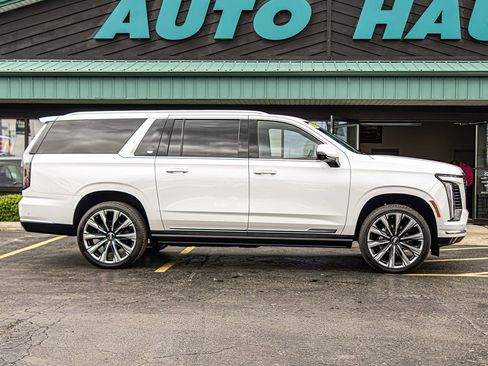 Used 2025 Cadillac Escalade ESV Premium Luxury w/ Touring Package AWD/4WD image 9