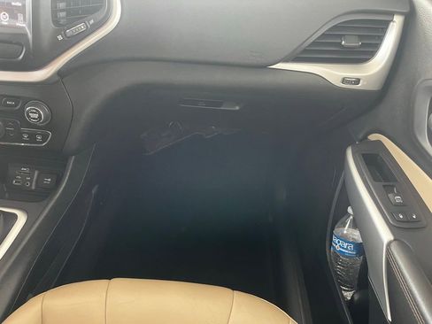 Used 2018 Jeep Cherokee Limited image 15