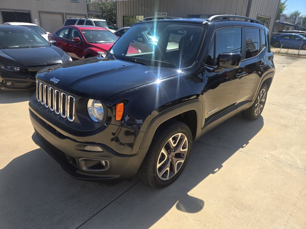 Used 2016 Jeep Renegade Latitude w/ Cold Weather Group AWD/4WD image 3