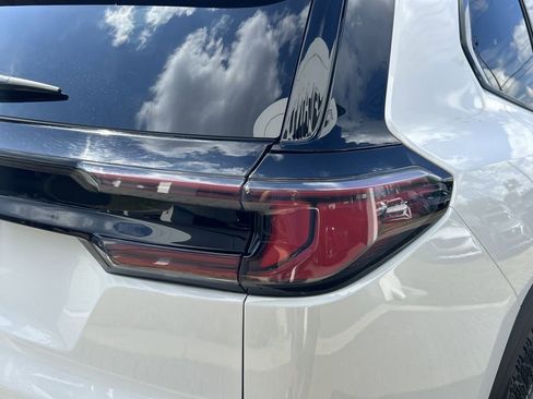 Certified 2024 GMC Acadia AT4 w/ Luxury Package image 9