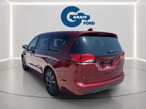 Used 2019 Chrysler Pacifica Touring Plus w/ S Appearance Package FWD image 7