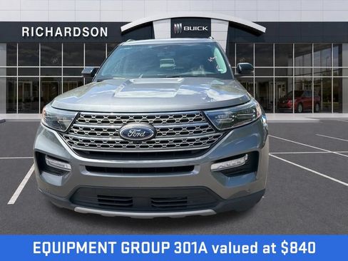 Used 2023 Ford Explorer Limited w/ Equipment Group 301A AWD/4WD image 2