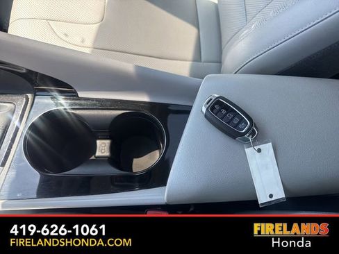 Used 2023 Hyundai Elantra Limited FWD image 28
