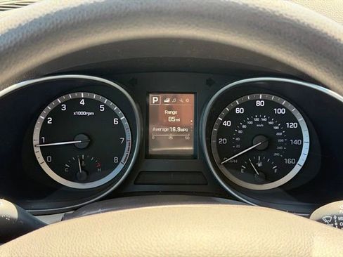 Used 2017 Hyundai Santa Fe SE image 14