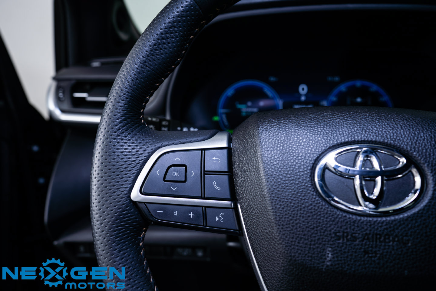 Used 2025 Toyota Sienna XLE Woodland Edition AWD/4WD image 8