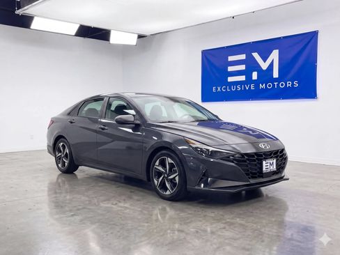 Used 2021 Hyundai Elantra SE FWD image 1
