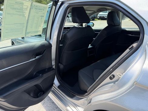 Used 2020 Toyota Camry SE image 25