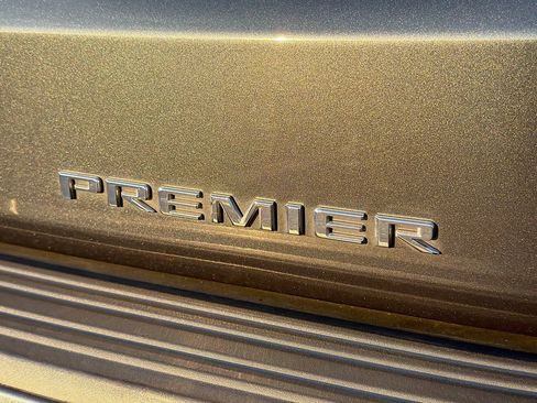 Used 2021 Chevrolet Tahoe Premier w/ Premium Package image 11