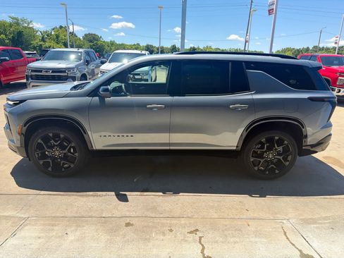 New 2026 Chevrolet Traverse RS w/ LPO, Floor Liner Package FWD image 3