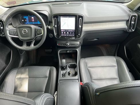 Certified 2025 Volvo XC40 B5 Core AWD/4WD image 26